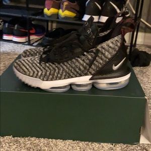 LeBron 16